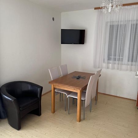 דירות ויר Apartman J&B מראה חיצוני תמונה