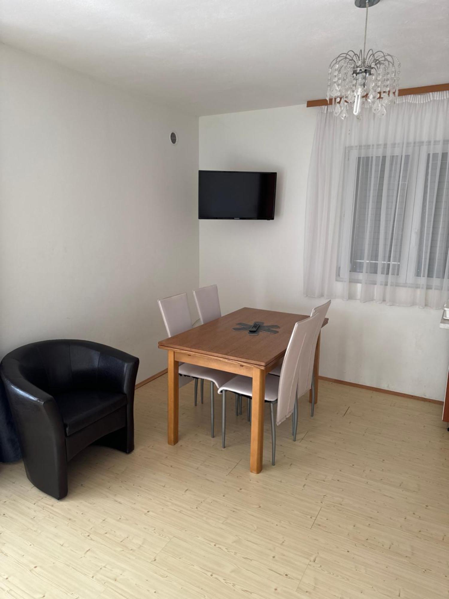 דירות ויר Apartman J&B מראה חיצוני תמונה
