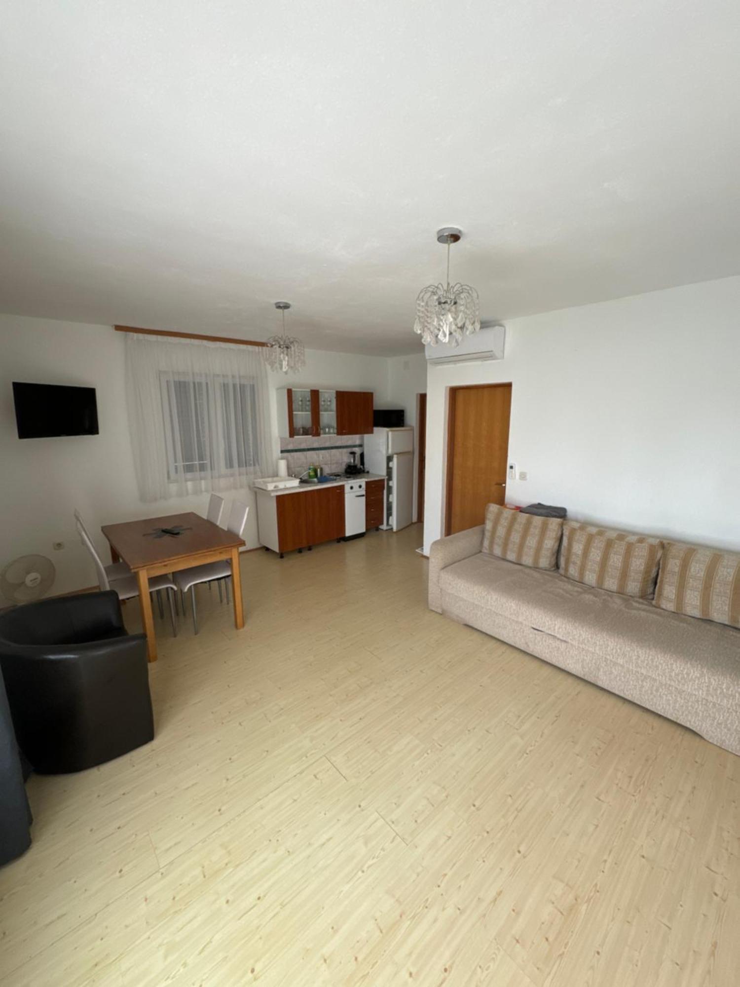 דירות ויר Apartman J&B מראה חיצוני תמונה